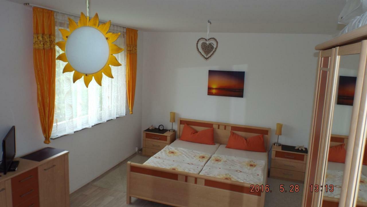 2-Zimmer-Ferienwohnung "Garten Der Welt" Берлин Экстерьер фото
